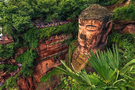 ¡Sumérgete en la Historia y la Naturaleza en el Santuario de los Budas Gigantes!