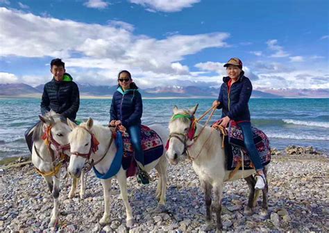 ¿Deseas experimentar la magia ancestral en el corazón de Nyingchi? ¡Sumérgete en la majestuosidad del Lago Namtso!