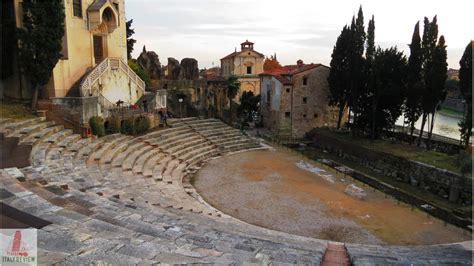 ¡El Teatro Romano de Verona: Una ventana al pasado romano y un escenario para la pasión!