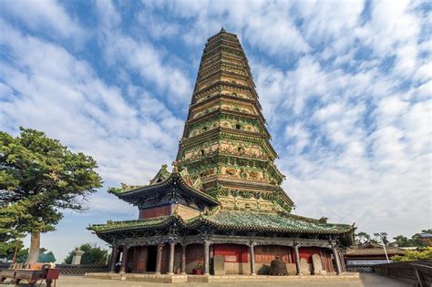 ¡Sumérgete en la Historia y la Naturaleza en el Templo de Guangsheng!