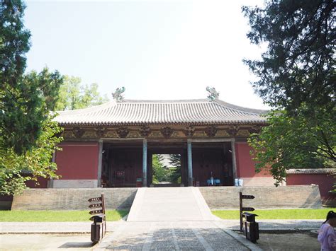 ¡Sumérgete en la Historia y la Naturaleza en el Templo de Yongle Gong!