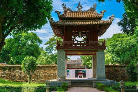  El Templo de la Literatura: ¡Una joya arquitectónica y un oasis de paz en el corazón de Hanoi!